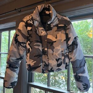 Superdown Black, White, & Grey Camo Puffer Jacket. Size S. Originally $130.